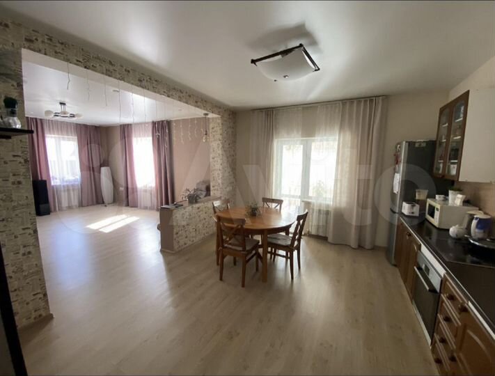 Коттедж 175 м² на участке 8 сот.