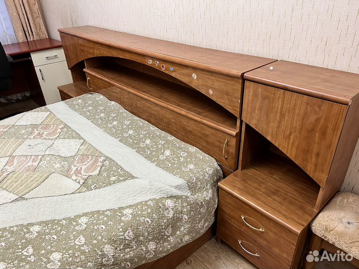 Спальный гарнитур бу