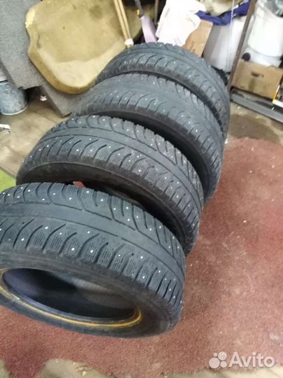 Bridgestone Ice Cruiser 7000 215/65 R16