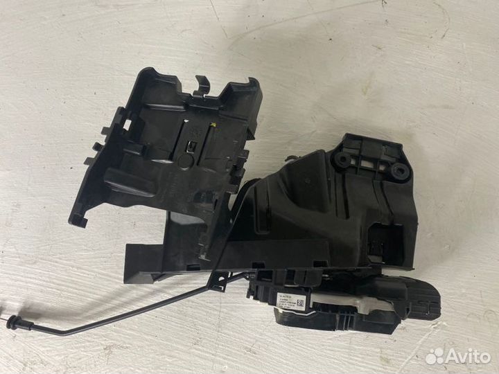 Замок двери передний правый Volvo Xc90 2.0TDI