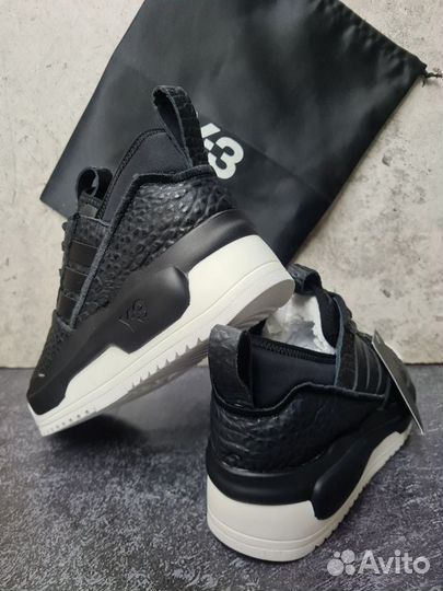 Adidas y 3 hokori