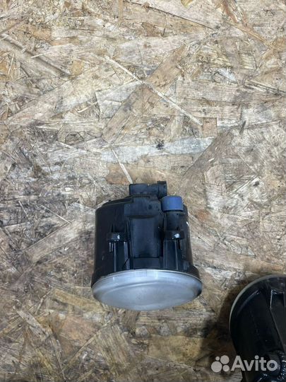 Противотуманка toyota avensis 2