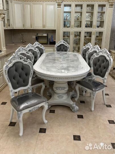 Кухонный стол и стулья