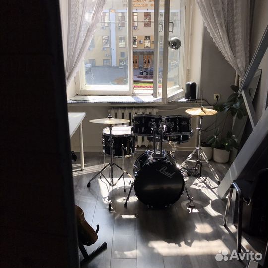 Почти новая, полный комплект — ударная установка