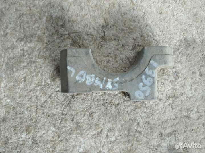 Кронштейн опоры двигателя Renault Symbol 1998-2008