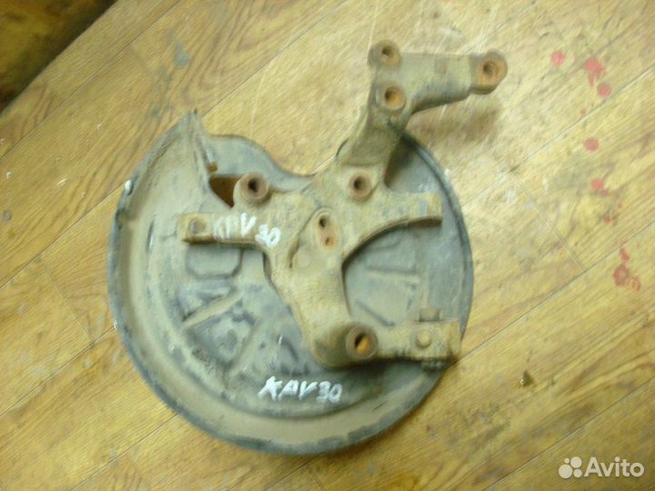 Кулак поворотный задний левый + ступица VW Jetta 2