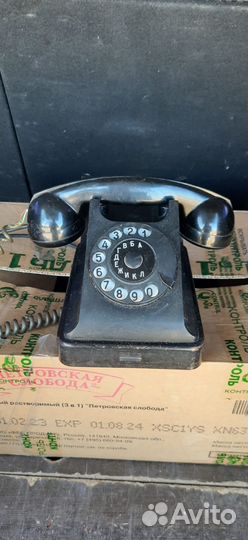 Старинный телефон