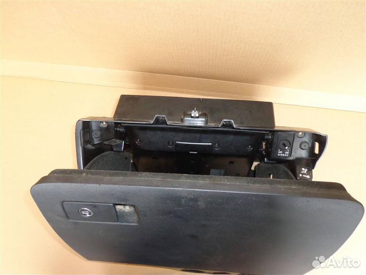 Бардачок VW Passat B6