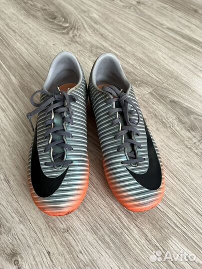 Бутсы nike,размер указан 38,идут на 36-37