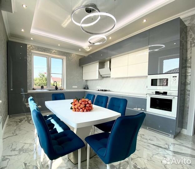 Кухня на заказ под потолок в Челябинске