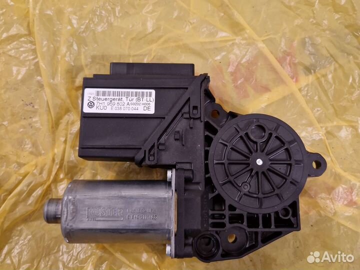 Моторчик стеклоподъемника VAG