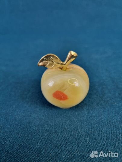 Настольный сувенир Яблочко оникс