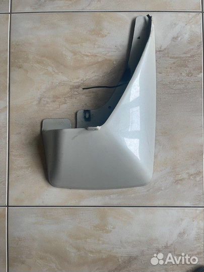 Брызговик задний правый Chevrolet Tahoe Gmt900 С