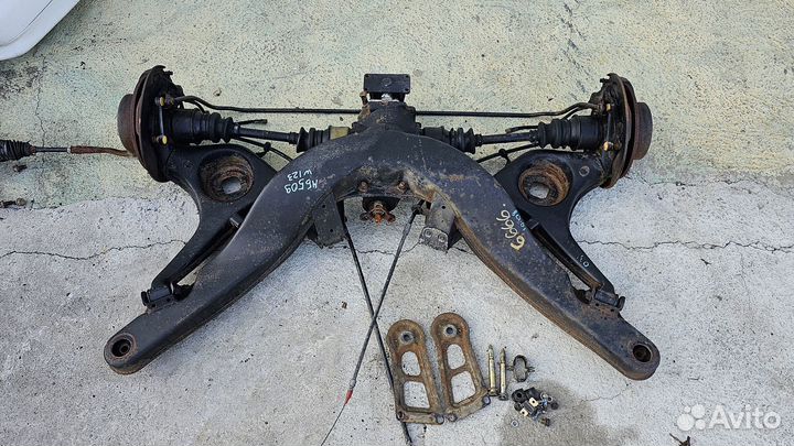 Задний подрамник в сборе на Mercedes W123