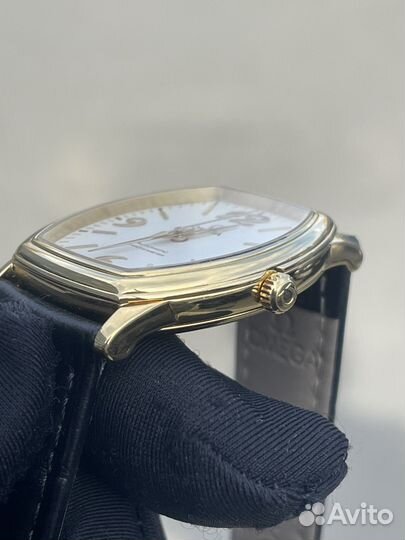 Часы Золотые Omega DE Ville Prestige Tonneau