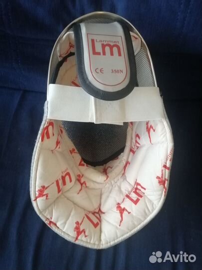 Фехтовальная маска и куртка на мальчика