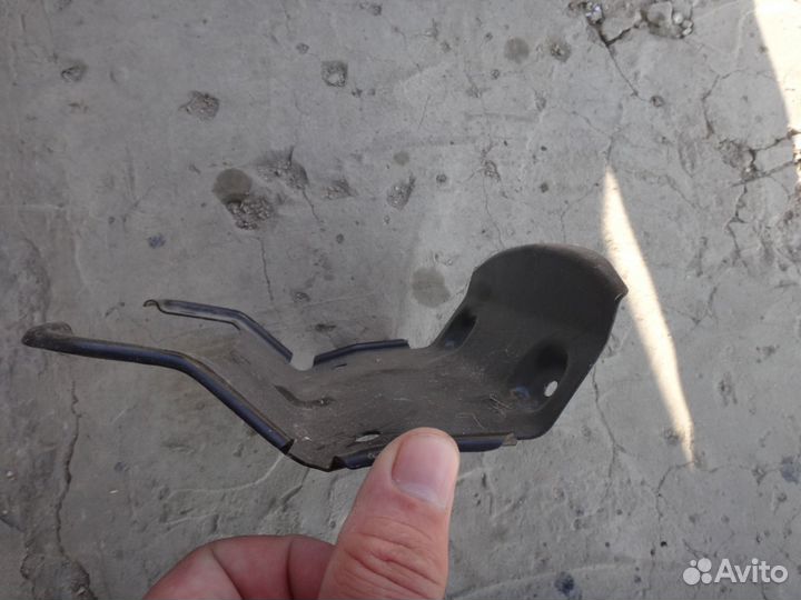 18-22 Форестер крепление решетки радиатора Foreste