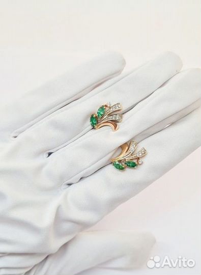 Золотые серьги с камнем