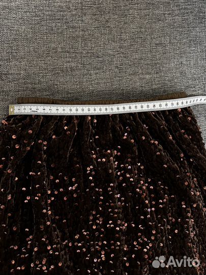 Юбка с разрезом с пайетками