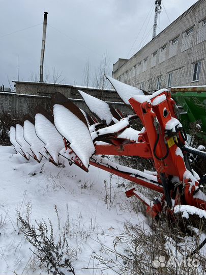 Плуг оборотный 8 корпусный