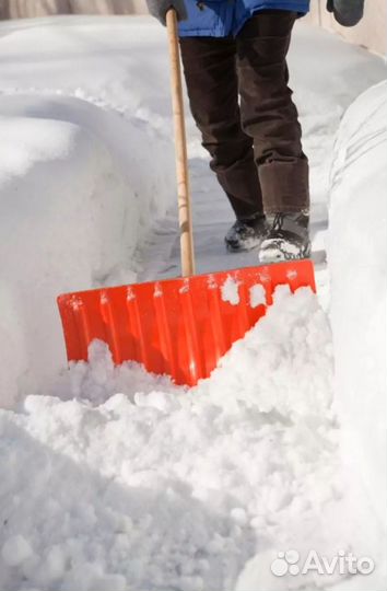 Чистка снега вручную