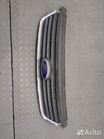 Решетка радиатора Ford Kuga, 2010