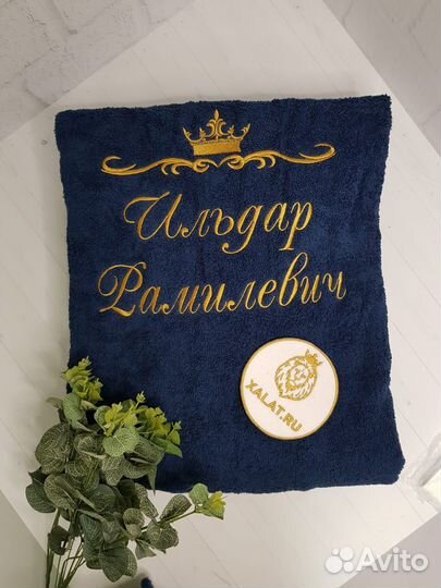 Махровый халат с вышивкой на груди