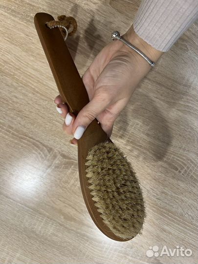 Массажная щетка для тела