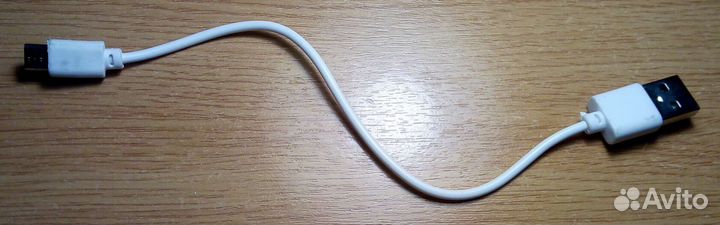 Кабели USB - micro USB, USB - USB type C и AUX