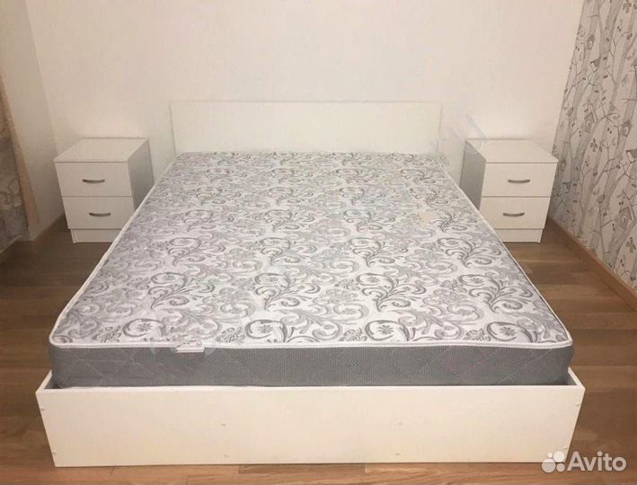 Кровать белая 2-спальная с матрасом