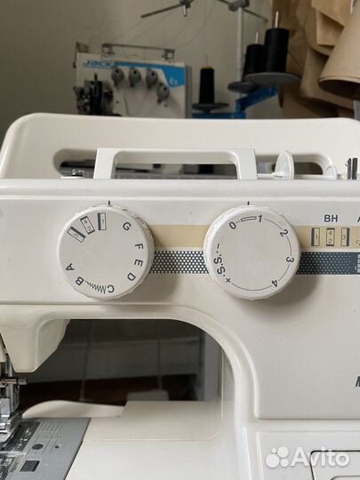 Швейная машина Janome