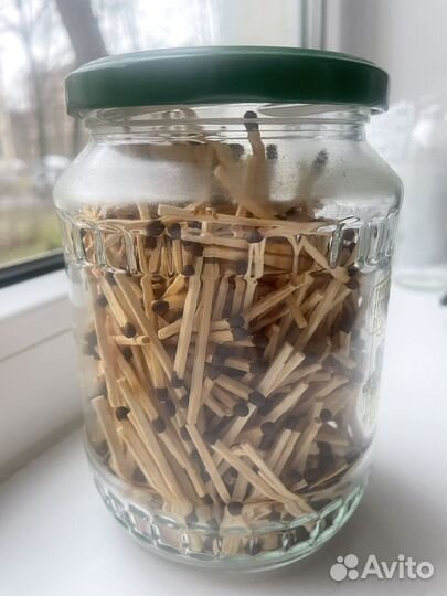 Банка со спичками