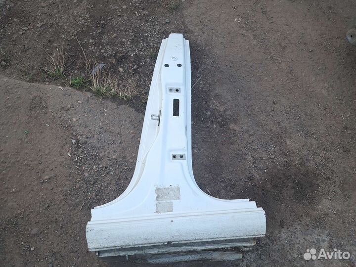 Средняя стойка с частью порога левый Skoda Rapid