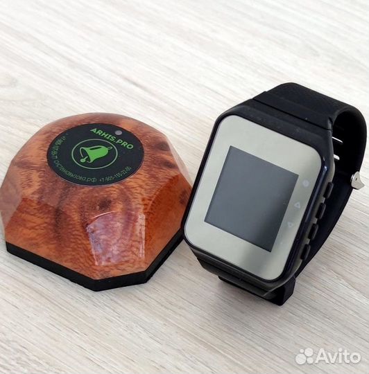 Кнопка вызова официанта с часами-пейджером