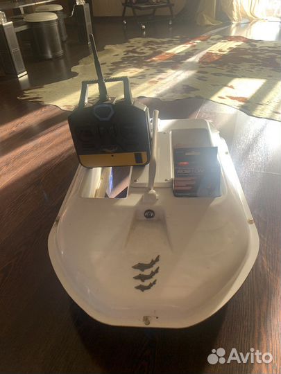 Продаю караблик для прикормки рыбы. Цена:20000