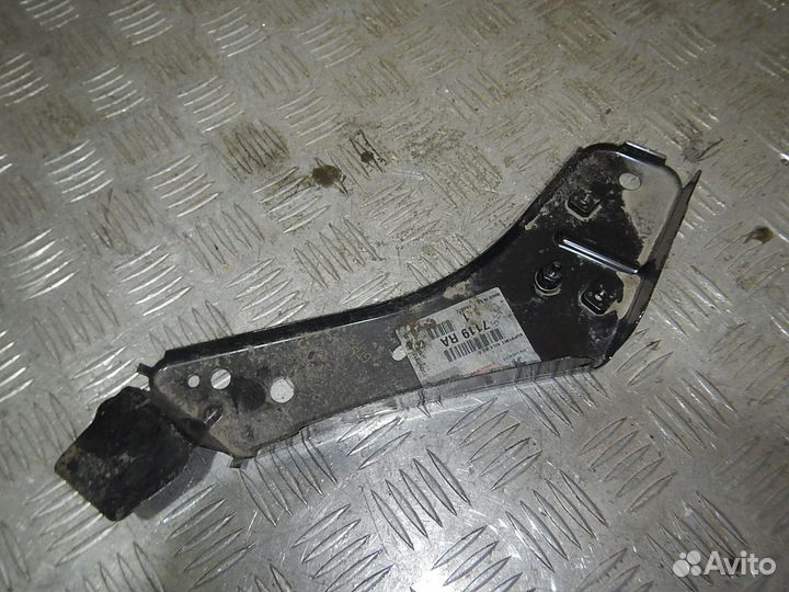 Кронштейн крыла Peugeot 308