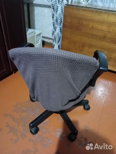 Офисное кресло