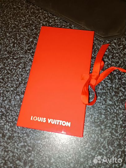 Louis Vuitton красные конверты