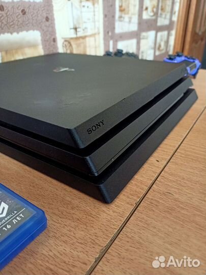 Sony ps4 PRO. Два геймпада. Гарантия