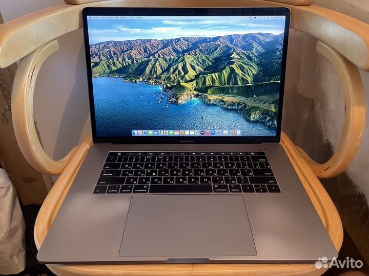 Macbook Pro 15 2017, i7, 16gb, retina Touch Bar