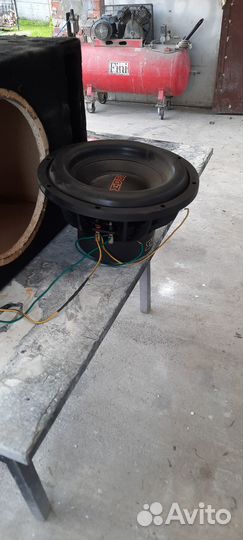 Автомобильный сабвуфер