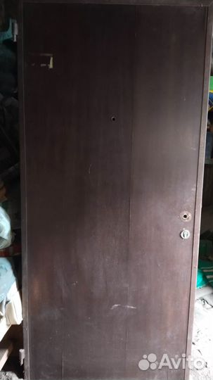 Дверь входная металлическая б/у