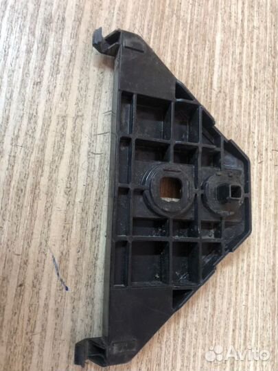 Кронштейн Toyota Rav4