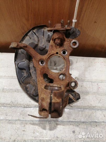 Поворотный кулак передний правый Skoda Octavia А7