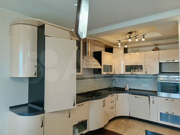 3-к. квартира, 107 м², 3/9 эт.