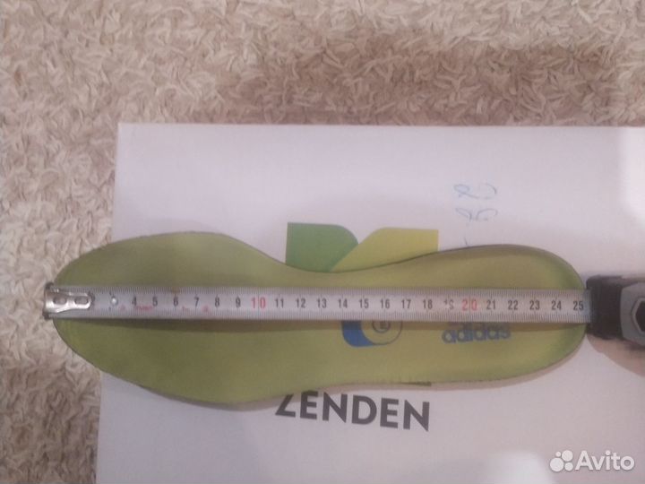 Футбольные бутсы adidas