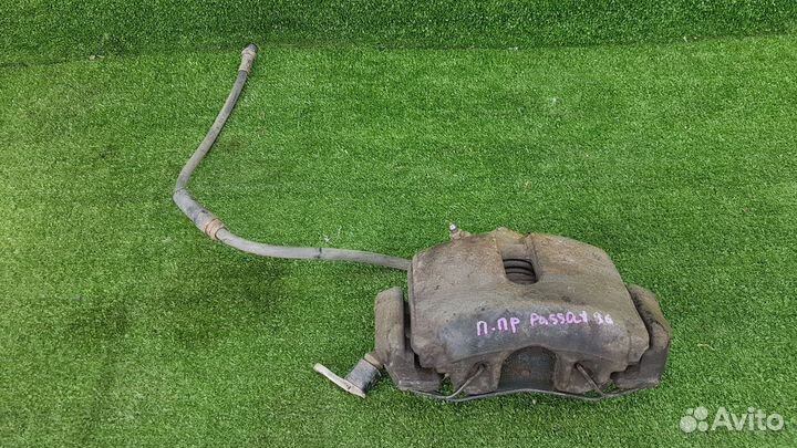 Передний правый тормозной суппорт passat B6