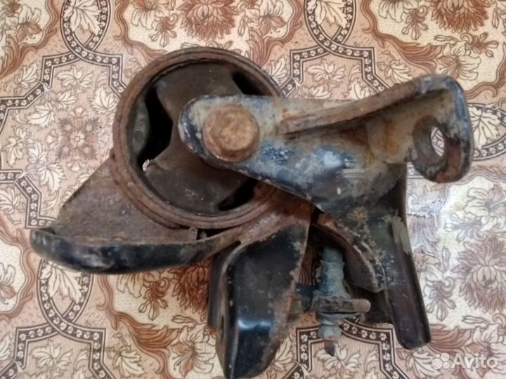 Опора двигателя левая Хендай Матрикс
