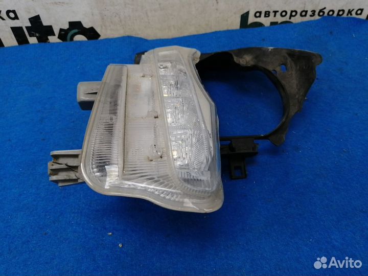 Ходовой огонь правый 81430-0E010 Toyota Highlander