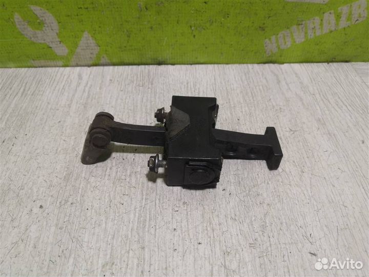 Ограничитель двери ваз веста 15-19